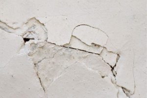 photo of cracked stucco